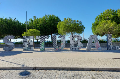 Statue of the name Setubal.